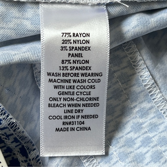 Kim Rogers Blue White Print Super Stretch Capri Pants Tummy Panel Womens Size 12 - Picture 8 of 13